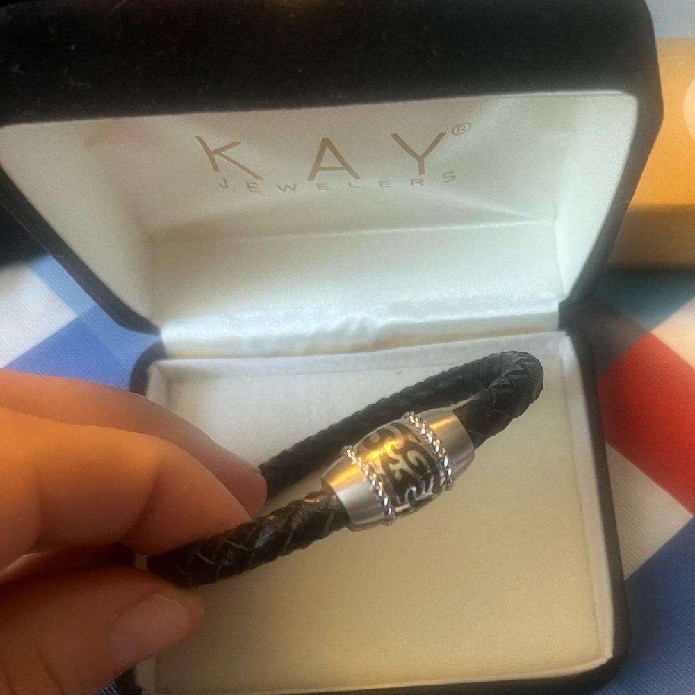 Kay Jewelers Black and Silver Jewelry Accessory